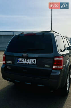 Внедорожник / Кроссовер Ford Escape 2011 в 