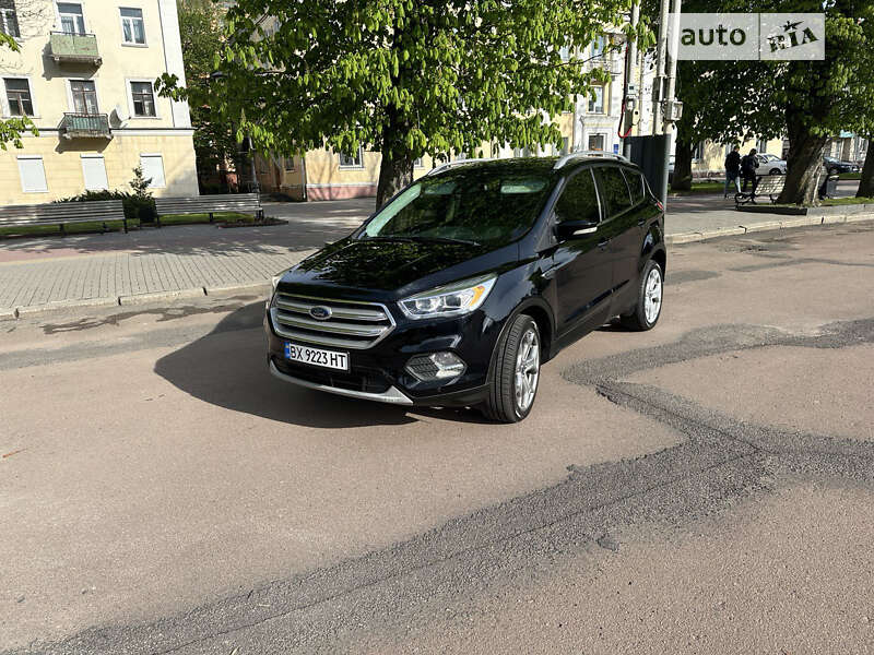 Внедорожник / Кроссовер Ford Escape 2016 в Хмельницком