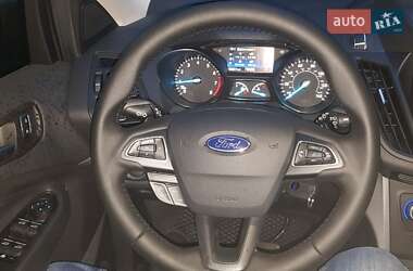Внедорожник / Кроссовер Ford Escape 2017 в 