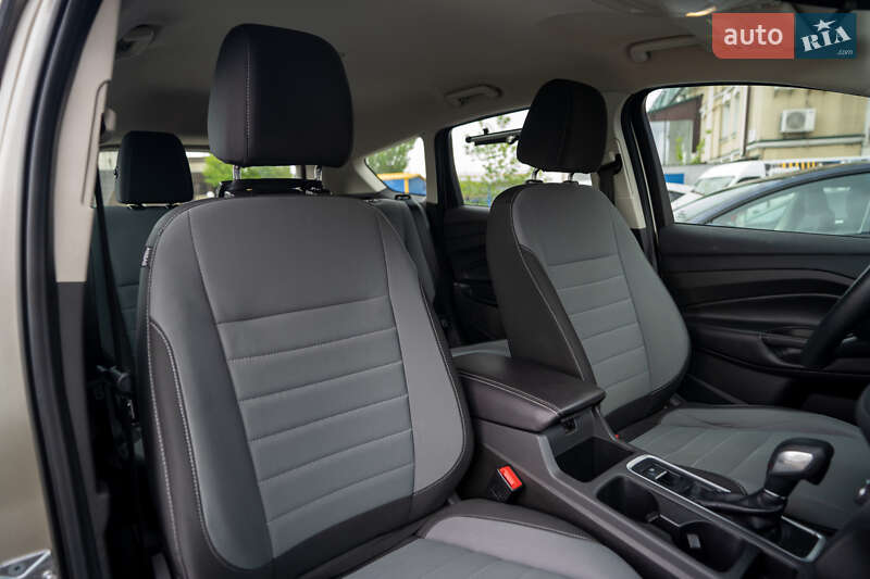 Позашляховик / Кросовер Ford Escape 2017 в Києві