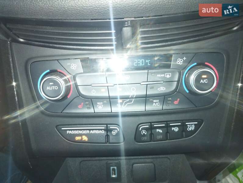Внедорожник / Кроссовер Ford Escape 2017 в Днепре
