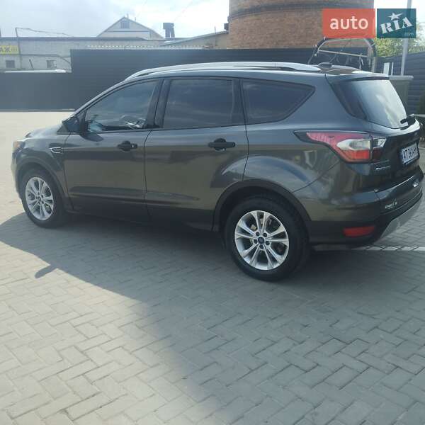 Внедорожник / Кроссовер Ford Escape 2016 в Ивано-Франковске