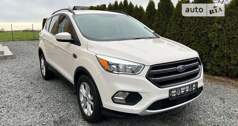 Внедорожник / Кроссовер Ford Escape 2018 в Львове