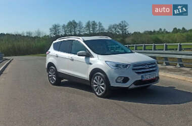 Внедорожник / Кроссовер Ford Escape 2018 в 