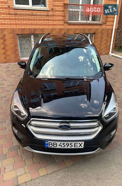 Внедорожник / Кроссовер Ford Escape 2018 в 