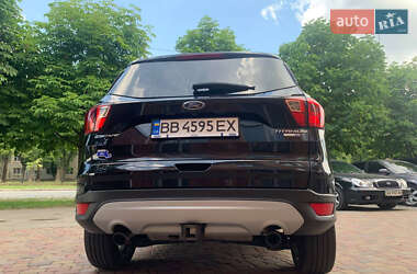 Внедорожник / Кроссовер Ford Escape 2018 в 