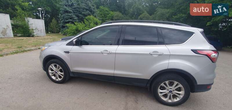 Внедорожник / Кроссовер Ford Escape 2017 в 