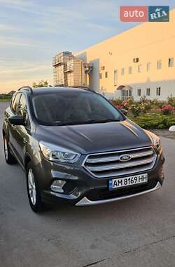 Внедорожник / Кроссовер Ford Escape 2018 в 