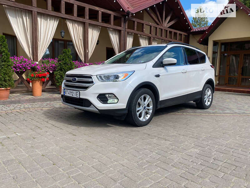 Внедорожник / Кроссовер Ford Escape 2017 в Ивано-Франковске