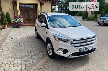 Внедорожник / Кроссовер Ford Escape 2017 в Ивано-Франковске