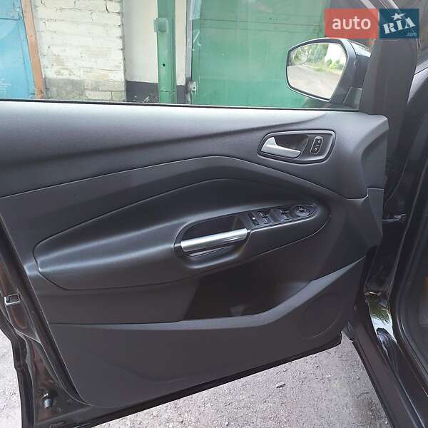 Внедорожник / Кроссовер Ford Escape 2016 в Доброполье