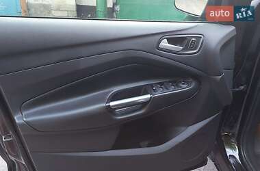 Внедорожник / Кроссовер Ford Escape 2016 в 