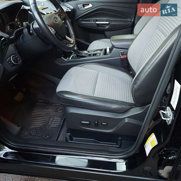 Внедорожник / Кроссовер Ford Escape 2016 в Доброполье