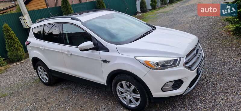 Внедорожник / Кроссовер Ford Escape 2016 в Хусте