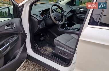 Внедорожник / Кроссовер Ford Escape 2016 в Хусте