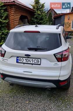Внедорожник / Кроссовер Ford Escape 2016 в Хусте