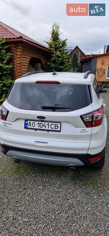 Внедорожник / Кроссовер Ford Escape 2016 в Хусте