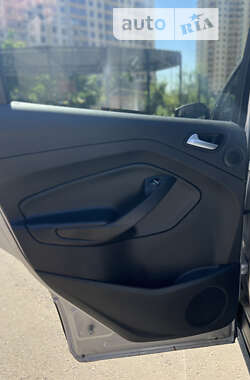 Внедорожник / Кроссовер Ford Escape 2019 в 