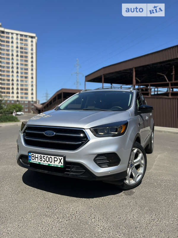 Внедорожник / Кроссовер Ford Escape 2019 в 