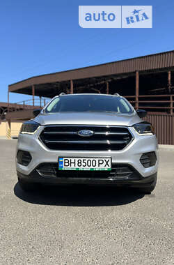 Внедорожник / Кроссовер Ford Escape 2019 в 