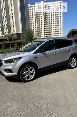 Внедорожник / Кроссовер Ford Escape 2019 в 