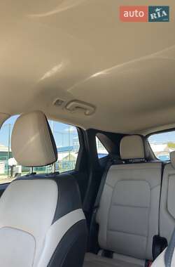 Внедорожник / Кроссовер Ford Escape 2020 в 
