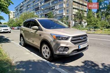 Внедорожник / Кроссовер Ford Escape 2016 в 