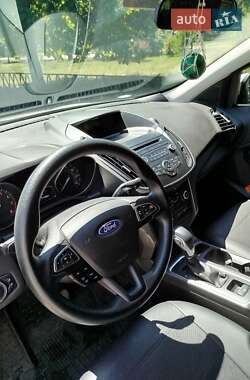 Внедорожник / Кроссовер Ford Escape 2016 в 