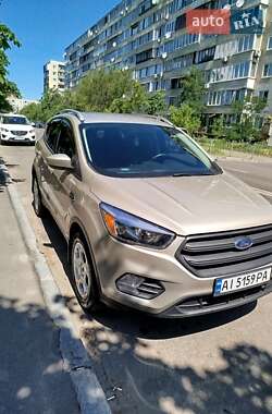 Внедорожник / Кроссовер Ford Escape 2016 в 