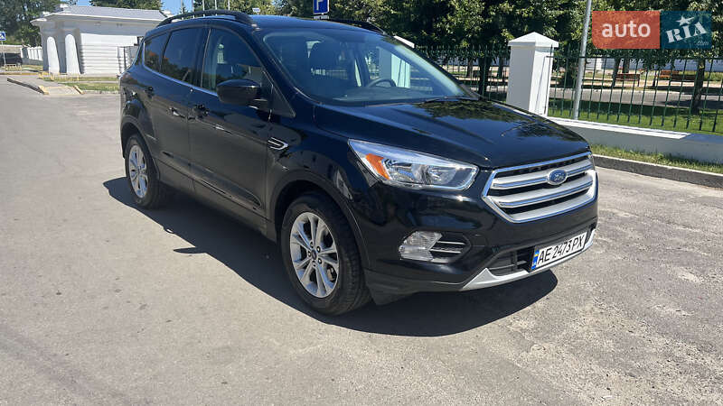 Внедорожник / Кроссовер Ford Escape 2016 в Полтаве