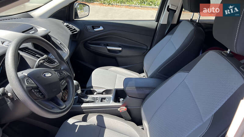 Внедорожник / Кроссовер Ford Escape 2016 в Полтаве