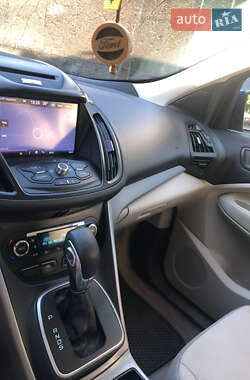 Внедорожник / Кроссовер Ford Escape 2012 в 