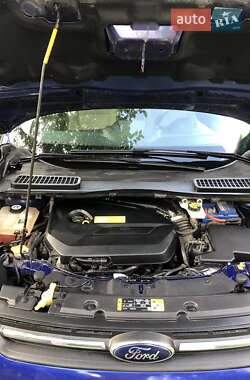 Внедорожник / Кроссовер Ford Escape 2012 в 