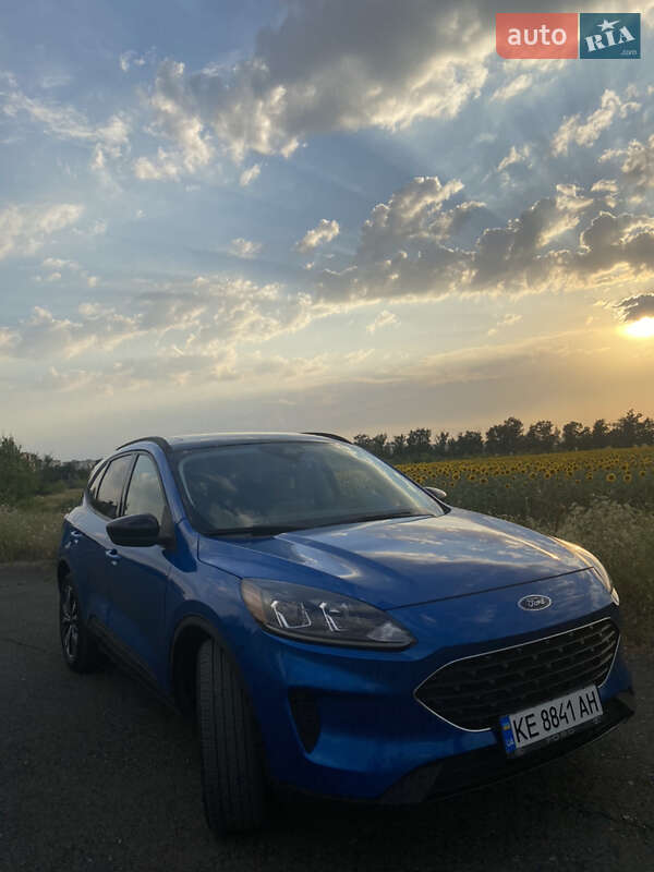 Внедорожник / Кроссовер Ford Escape 2021 в Кривом Роге