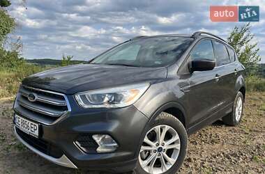 Позашляховик / Кросовер Ford Escape 2017 в Чернівцях