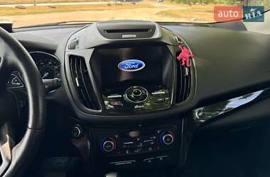 Внедорожник / Кроссовер Ford Escape 2017 в 