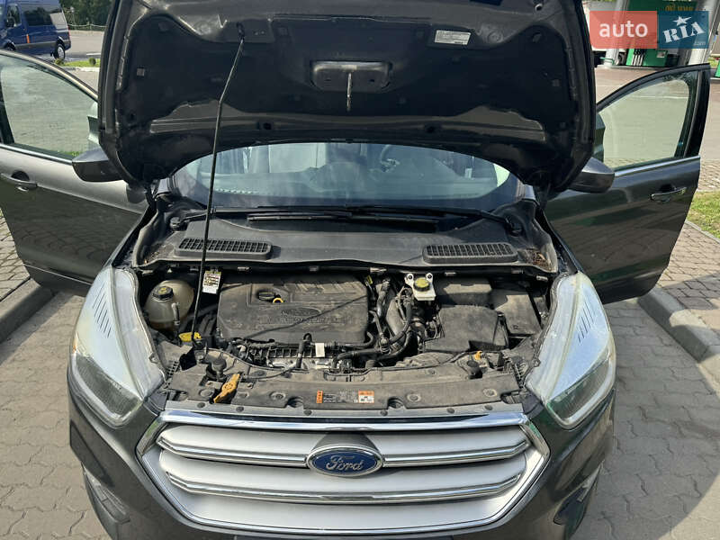 Внедорожник / Кроссовер Ford Escape 2016 в Ровно