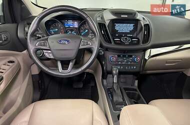 Внедорожник / Кроссовер Ford Escape 2017 в 
