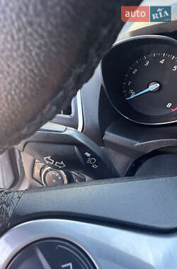 Внедорожник / Кроссовер Ford Escape 2012 в 