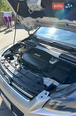 Внедорожник / Кроссовер Ford Escape 2012 в 
