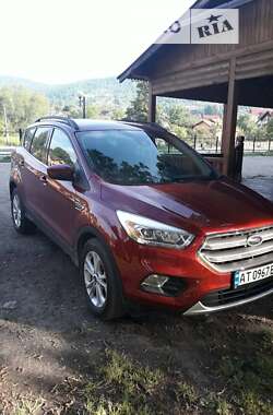 Внедорожник / Кроссовер Ford Escape 2019 в Яремче