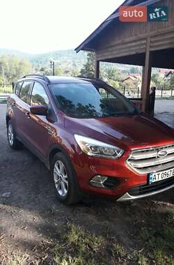 Внедорожник / Кроссовер Ford Escape 2019 в 