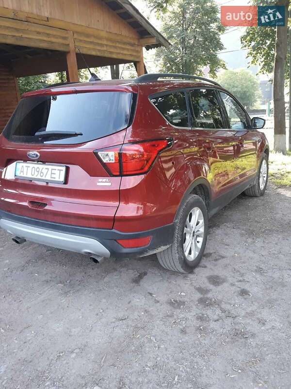 Внедорожник / Кроссовер Ford Escape 2019 в Яремче