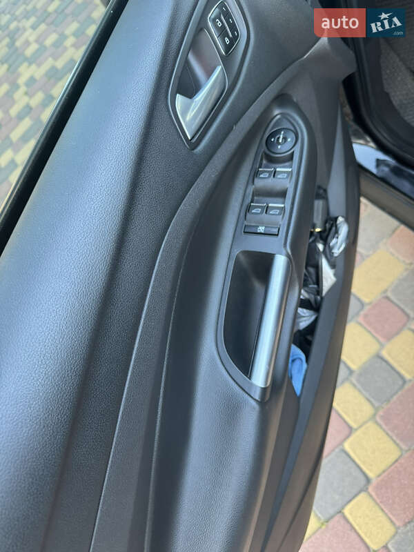 Внедорожник / Кроссовер Ford Escape 2013 в Черкассах