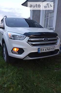 Внедорожник / Кроссовер Ford Escape 2017 в Каменец-Подольском