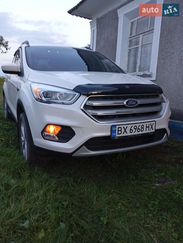 Внедорожник / Кроссовер Ford Escape 2017 в Каменец-Подольском