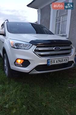 Внедорожник / Кроссовер Ford Escape 2017 в 