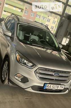 Внедорожник / Кроссовер Ford Escape 2017 в Киеве