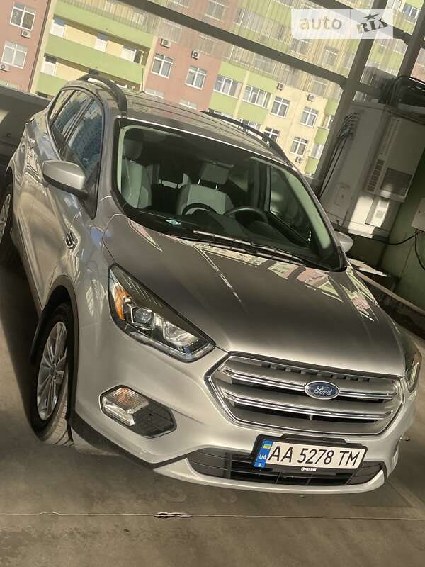 Позашляховик / Кросовер Ford Escape 2017 в Києві