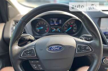 Внедорожник / Кроссовер Ford Escape 2017 в Киеве